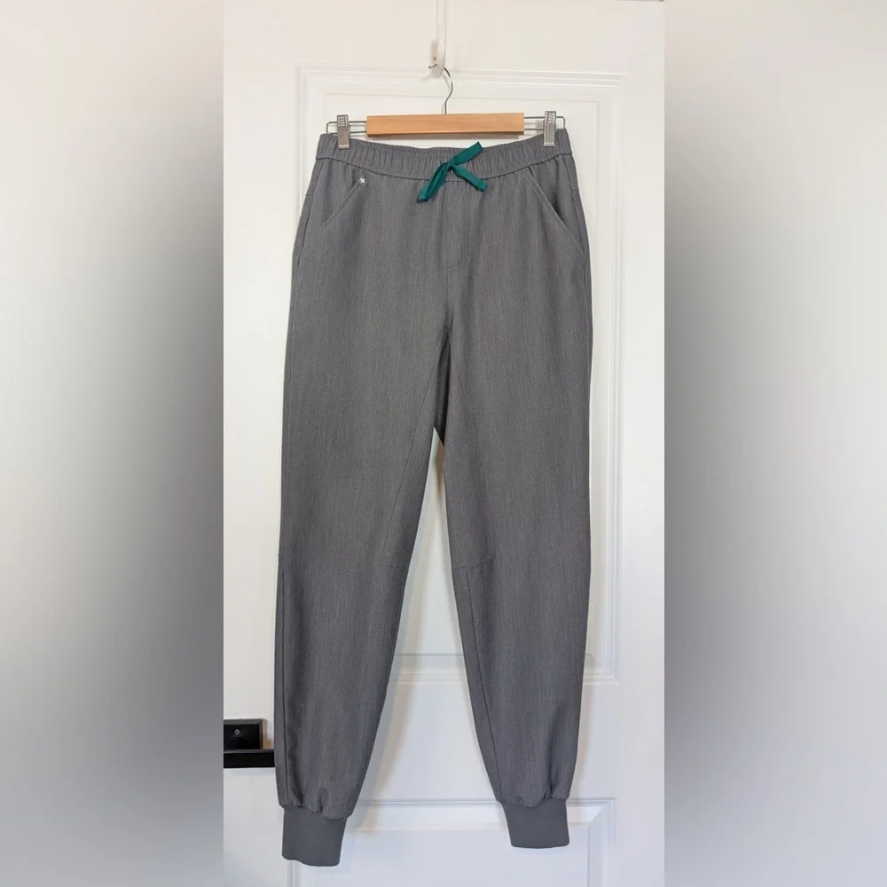 FIGS Men’s Tansen Jogger Scrub Pants Graphite Size Small